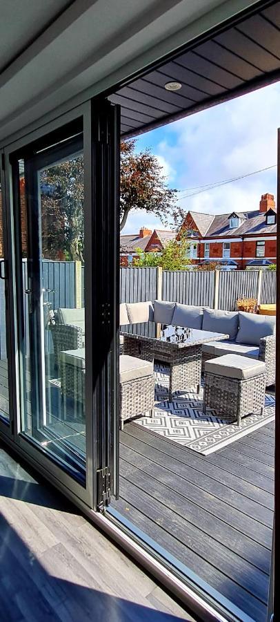 Lovely Unit Elgin Drive Coastal Bliss Your Seaside Retreat With City Excitement Wallasey Buitenkant foto